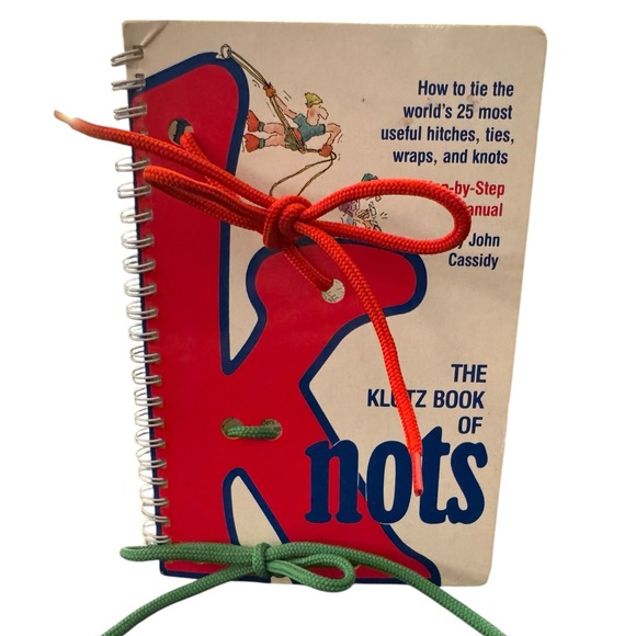 Klutz Other - Klutz Knot Tying Guide with Red and Green Cords